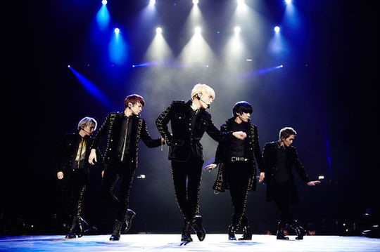 [Noticia]  'I'm Your Boy' de SHINee se estableció primero en la tabla de albums diarios de Oricon. R