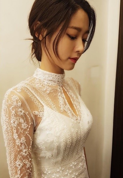 AOA ソリョン、上品＆セクシーなシースルードレス姿を公開…抜群の美貌に視線釘付け - ENTERTAINMENT - 韓流・韓国芸能ニュース